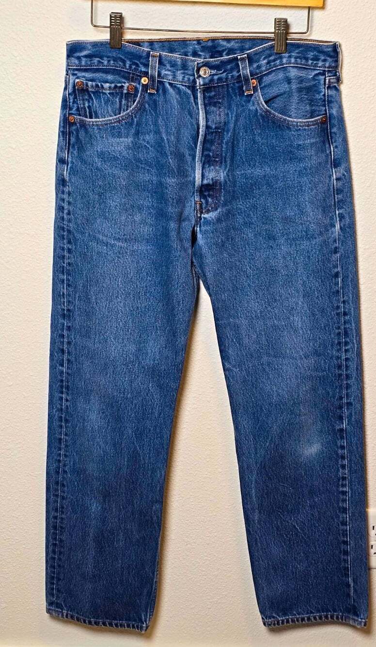 Levi’s 501 Men’s Blue Medium Wash Denim Jeans Straight Leg Button Fly 90s